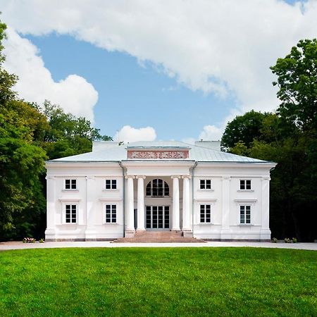 Palac Cielesnica Exteriör bild