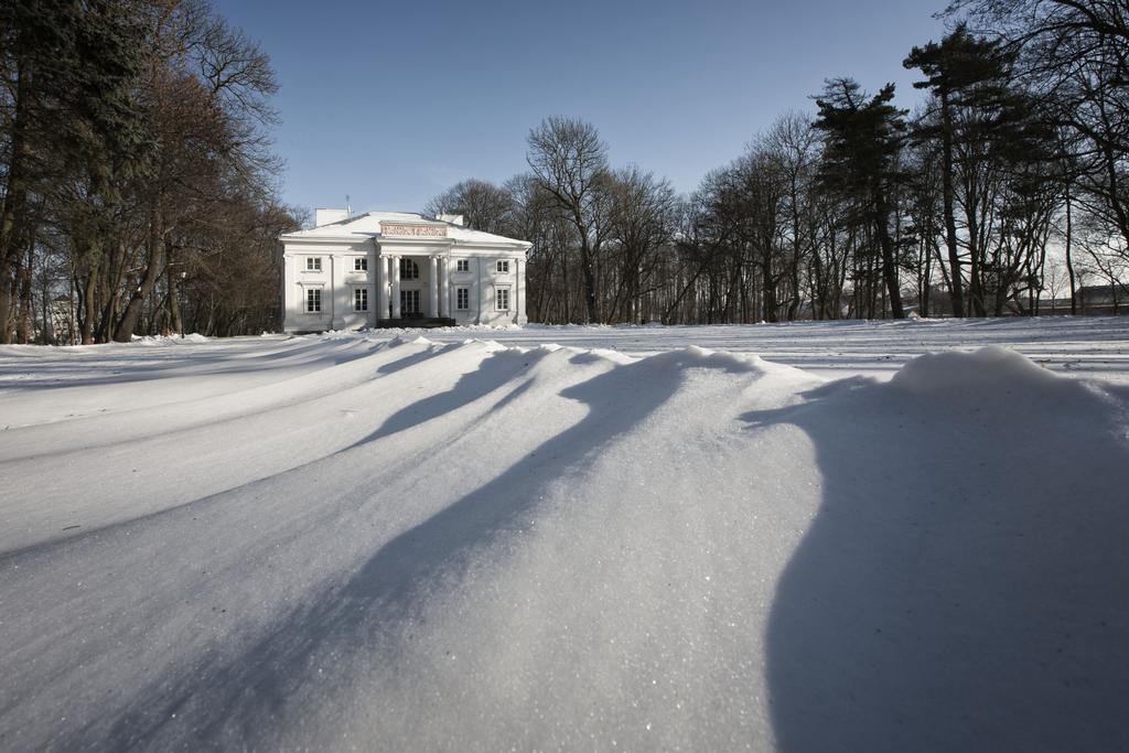 Palac Cielesnica Exteriör bild