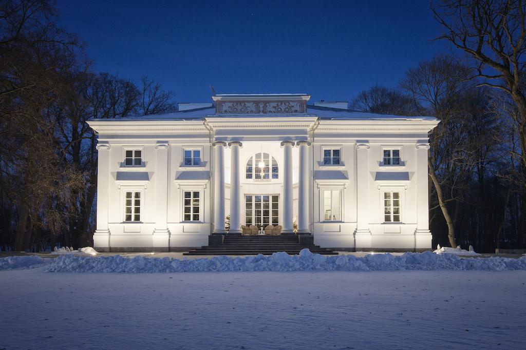 Palac Cielesnica Exteriör bild